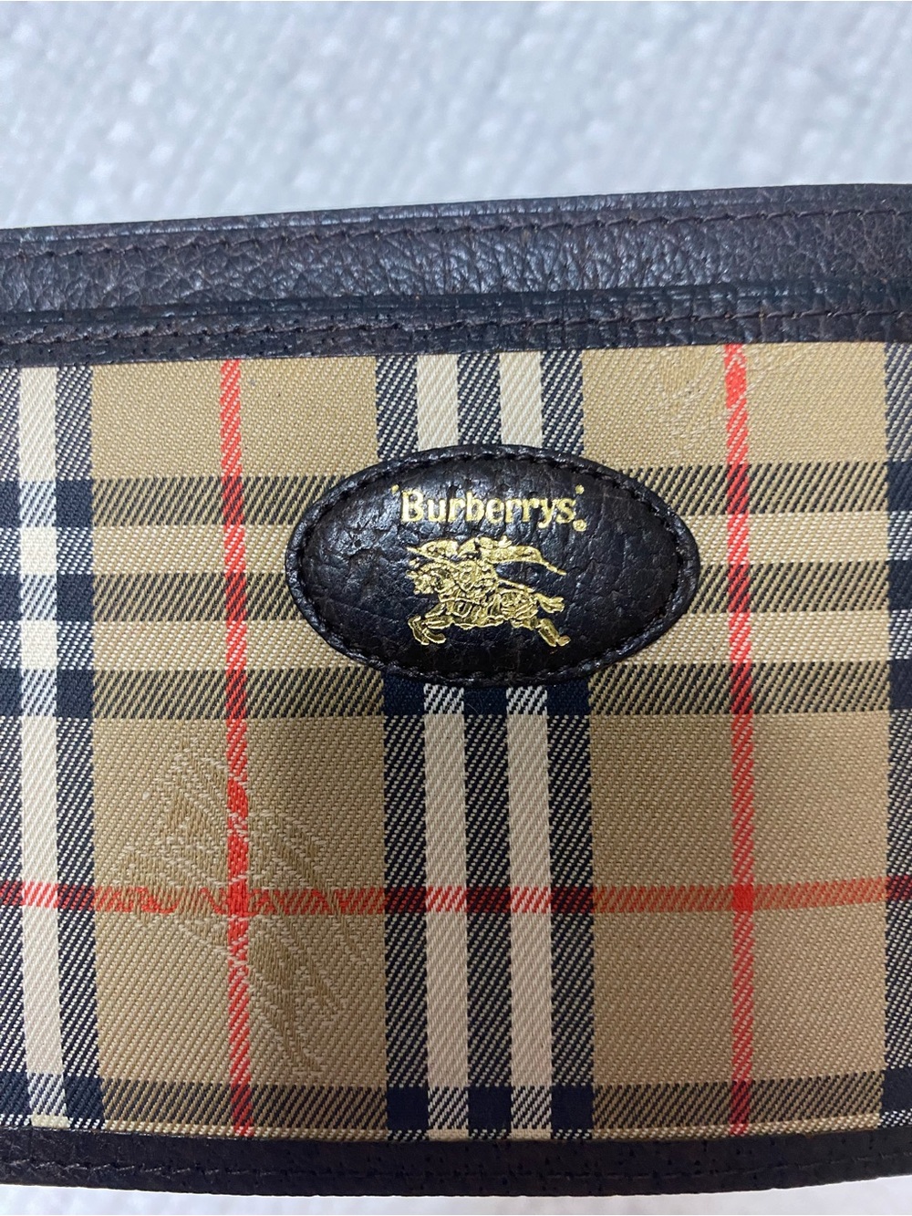 Burberry Classic Check Nova Wallet in Tan.